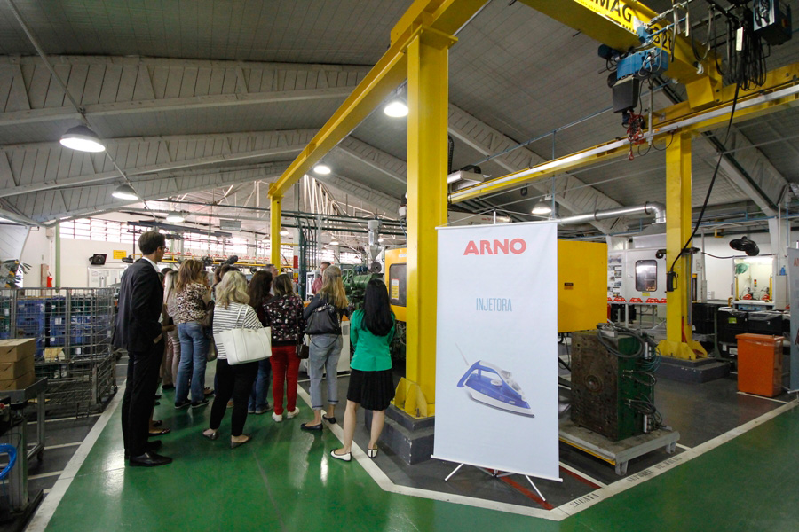 Ferro a Vapor Ultragliss - Fábrica Arno Ferro a Vapor Ultragliss - Fábrica Arno
