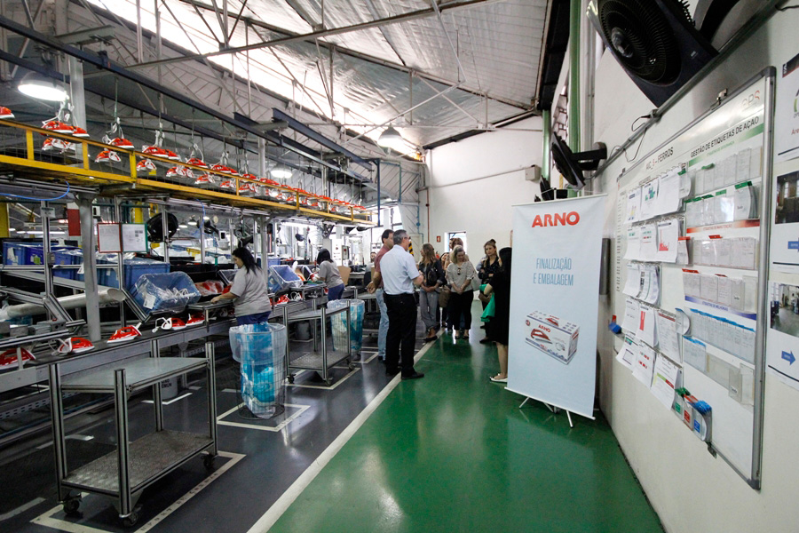 Ferro a Vapor Ultragliss - Fábrica Arno Ferro a Vapor Ultragliss - Fábrica Arno